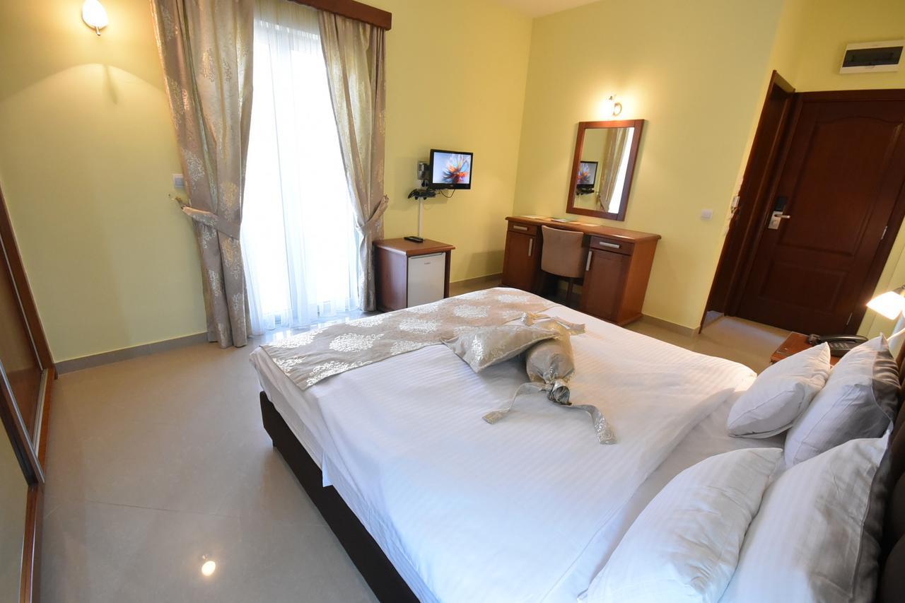 Hotel Ellena Herceg Novi Kültér fotó